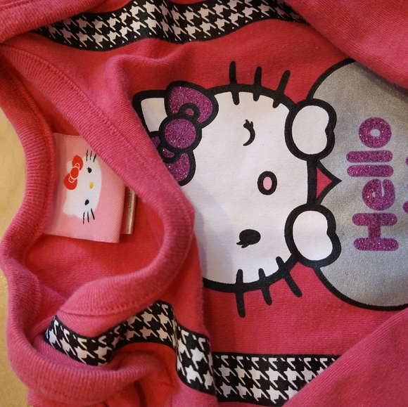 4/20$ 3-6m hello Kitty San Rio long sleeve pink onesie with suspenders - Picture 3 of 6